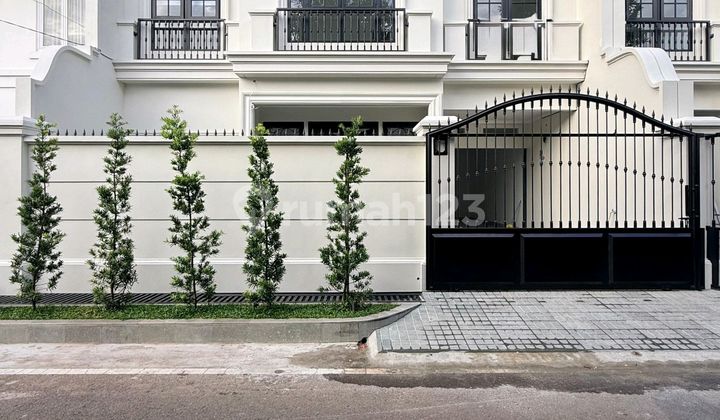 Dijual Rumah Baru Mewah American Classic di Cempaka Putih Jakpus