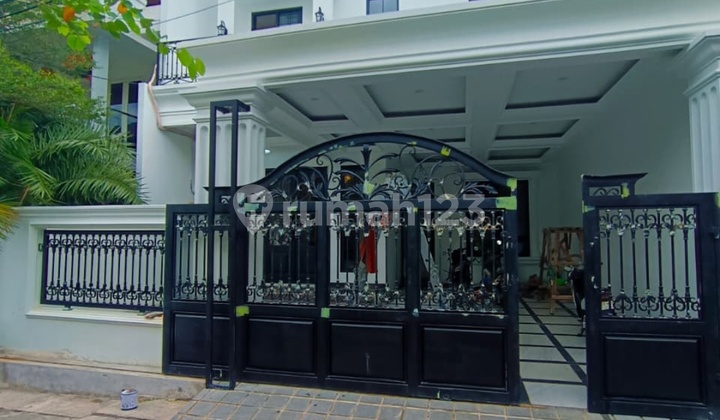 Dijual Rumah Baru Semi Furnished Mewah Klasik di Joglo Kembangan