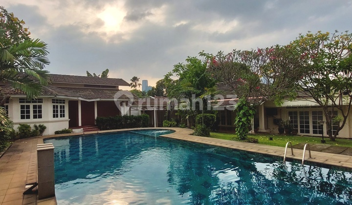 Jual Cepat Rumah Luas Modern Tropis di Jaya Mandala Kuningan