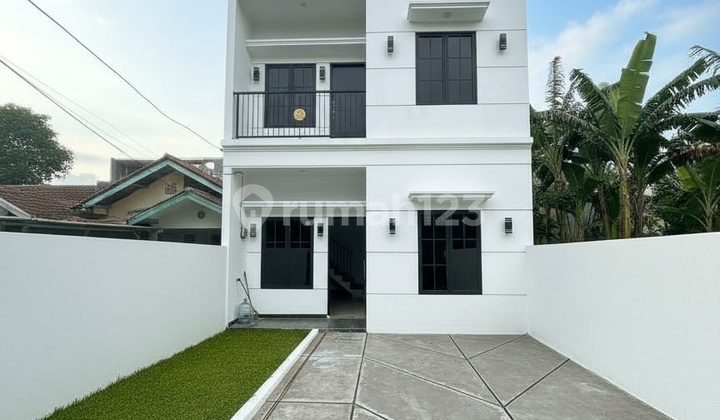 Rumah Baru Murah Siap Huni Modern Classic Strategis di Jagakarsa