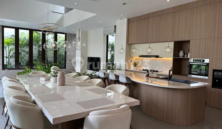 Villa 4 BR Mewah dengan Lift di Seminyak Villa 4 BR Mewah dengan Lift di Seminyak
