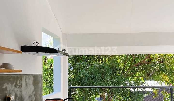 Villa for Investment with Active Guest House