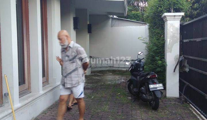 Rumah11 4 Lt di Salemba 1 Jakarta Pusat cocok utk usaha  kos-kosan 3