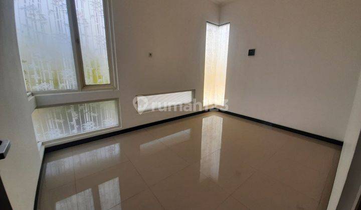Disewakan Rumah di Boulevard Taman Rivera Regency, medokan, Rungkut,  Surabaya
 9