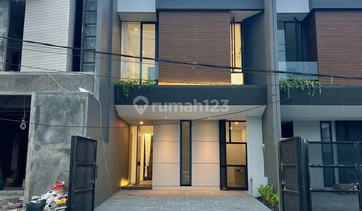 Rumah 2 Lantai di Raya Kutisari Indah Siap Huni, Surabaya Nat.ya308 1