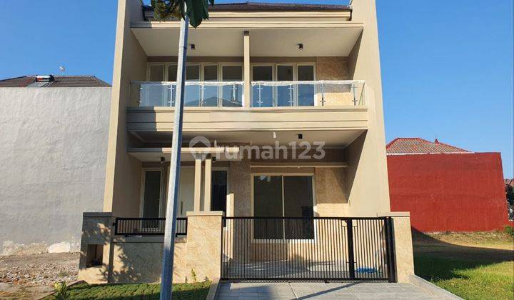 Rumah 2 Lantai di Pakuwon City Villa Riviera Siap Huni, Surabaya Nat.ya293 1