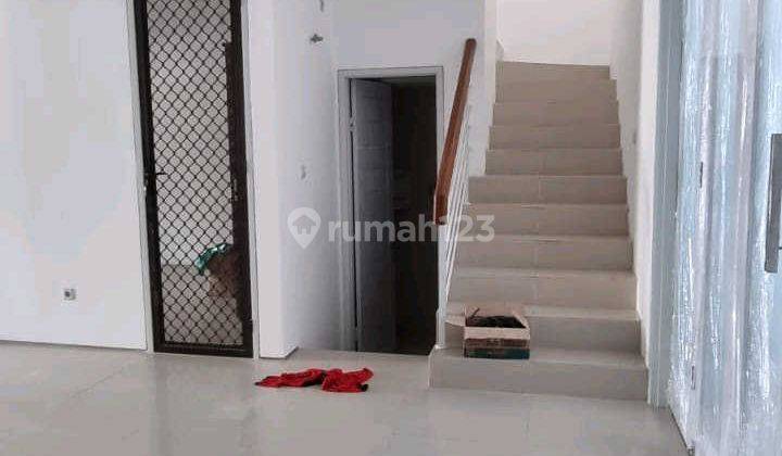 Rumah 2 Lantai di Pakuwon City Florence Siap Huni , Surabaya Nat.ya185 1