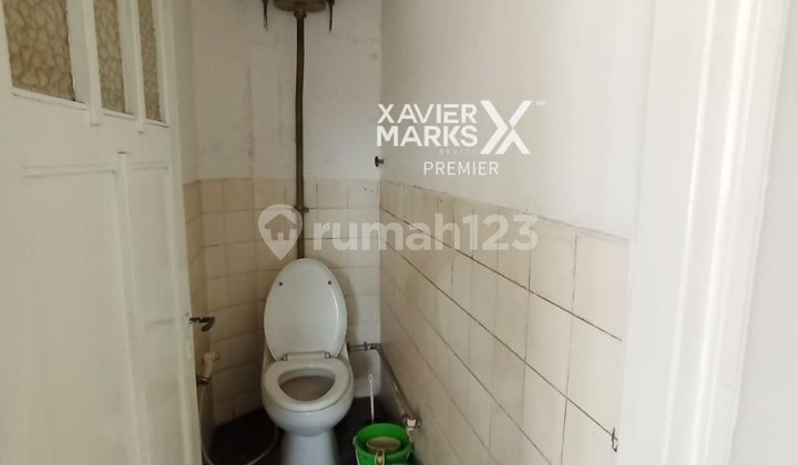 Classic Spacious Aesthetic Well-Maintained House on Ijen Street, Klojen, Malang 2