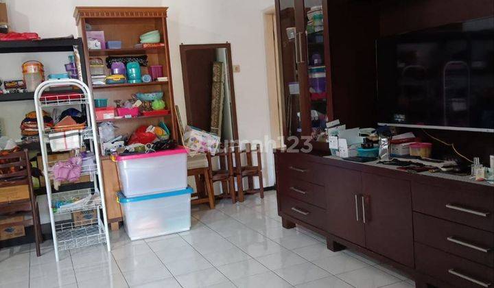 Rumah Hook Terawar di Sulfat, Malang 5