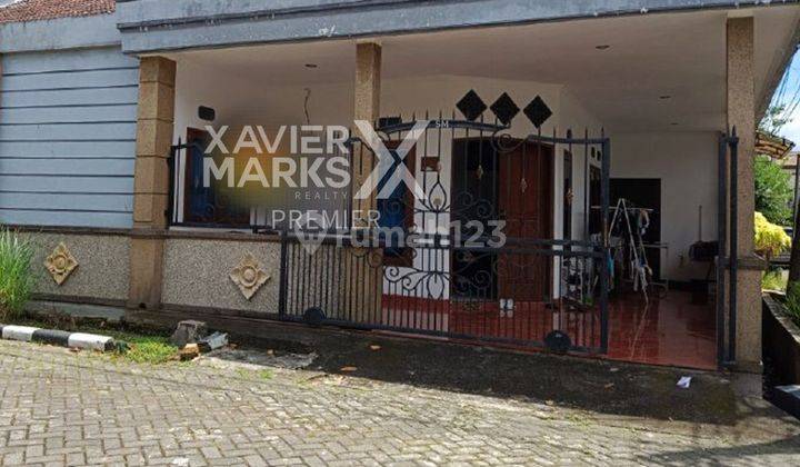 Rumah Hook Terawar di Sulfat, Malang 1