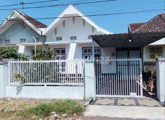 Dijual Rumah Nuansa Klasik di Jalan Pulau Pulau Malang Kota 2