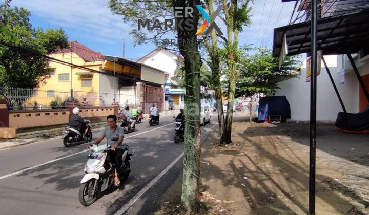 Strategic Shop House for Rent on Kalpataru Street Axis, Lowokwaru, Malang 2