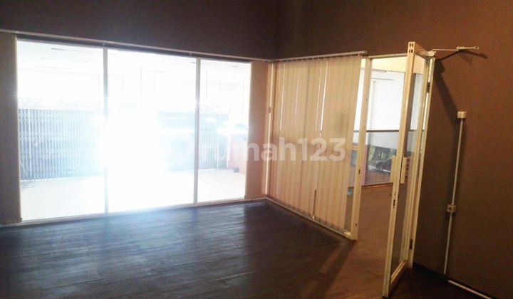 Ruang Usaha Luas Strategis di Jalan Utama A Yani Blimbing Malang