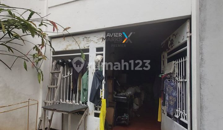 For Sale Spacious House in the City Center of Gunung Gunung, Klojen, Malang 2