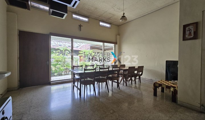 Spacious Classic House in Malang City Mountains Area 2