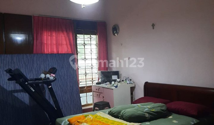 For Sale Vintage House in City Center Semi Furnished in Klojen Malang 2