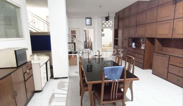 Classic House in Bunga Bunga Lowokwaru Malang, 3 Floors, SHM 2