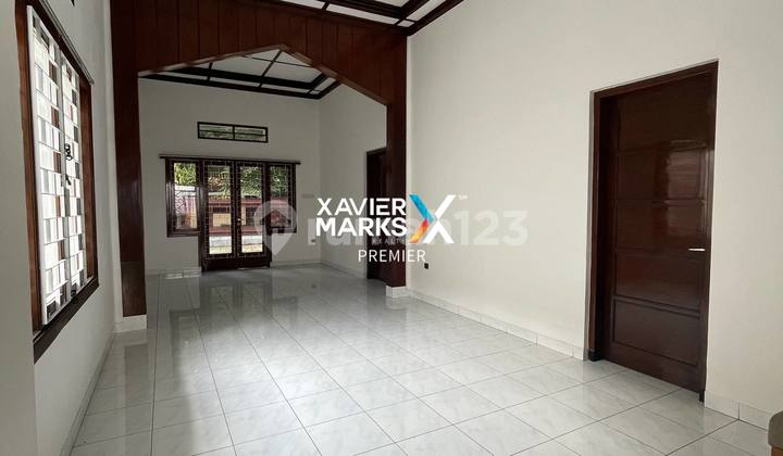 Spacious Strategic House in Ijen Klojen Malang, Suitable for Office Use Spacious Strategic House in Ijen Klojen Malang, Suitable for Office Use