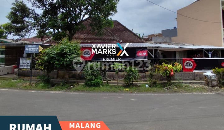 Well-Maintained Vintage House with Old Money Vibe in Mahakam, Klojen, Malang