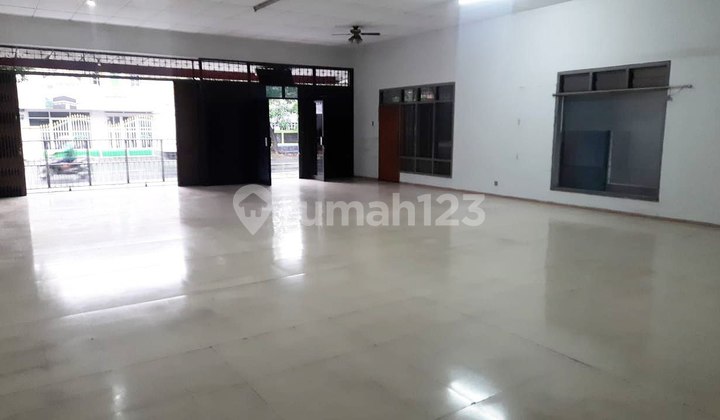 Business Space in Panjaitan Klojen Malang, Close to Everywhere