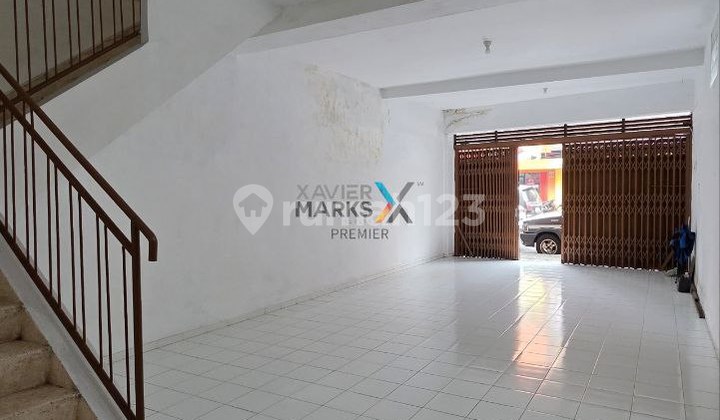 Ready-to-Occupy Shop House on Kyai Tamin Street, Klojen, Malang, Near Pasar Besar Area 2