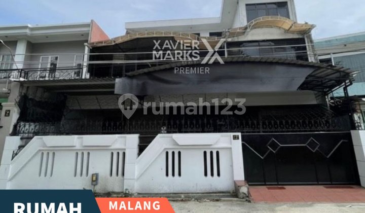 3-Story Move-In Ready House with Many Rooms in Buah Buah, Klojen, Malang 3-Story Move-In Ready House with Many Rooms in Buah Buah, Klojen, Malang