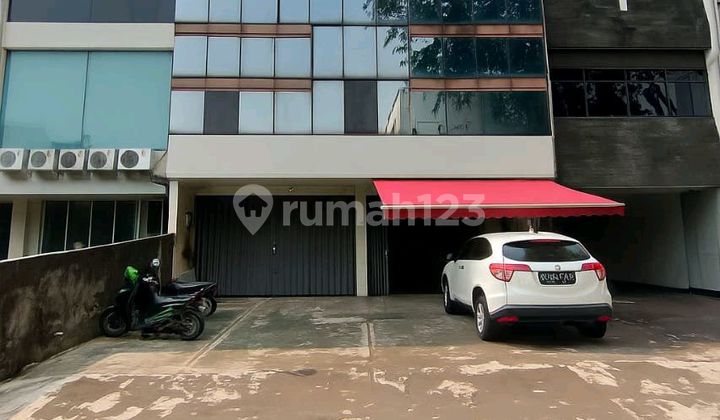 4-Story Row Shop in a Strategic Location on Fatmawati Street, South Jakarta  
in the Business Area of Fatmawati Street