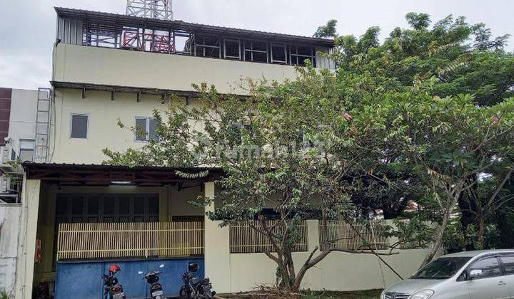 Gudang Taman Tekno Posisi Hook, BSD City, Tangerang Selatan 1