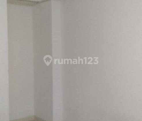 Di Sewakan Type Studio Kosongan Apartemen Green Pramuka 2