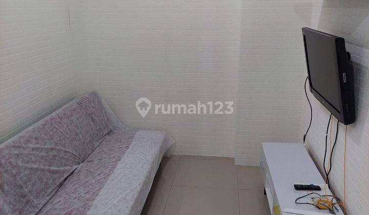 Di Sewakan Minimal 3 Bulan Apartemen Green Pramuka Type 1br Dgn Luas 2 Kamar 33 Mtr. Living Room  2