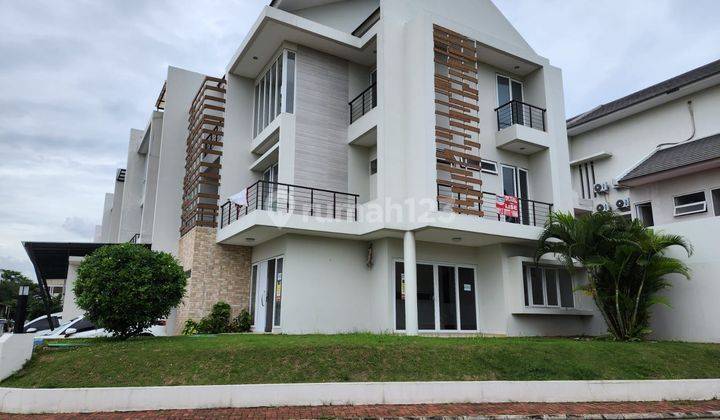 Rumah Cluster Lucky Park 3 Lantai ( Hoek ) Jakarta Barat  1