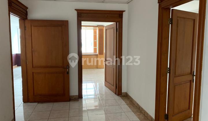 For Rent 4-Story Corner Building in East Cideng For Rent 4-Story Corner Building in East Cideng