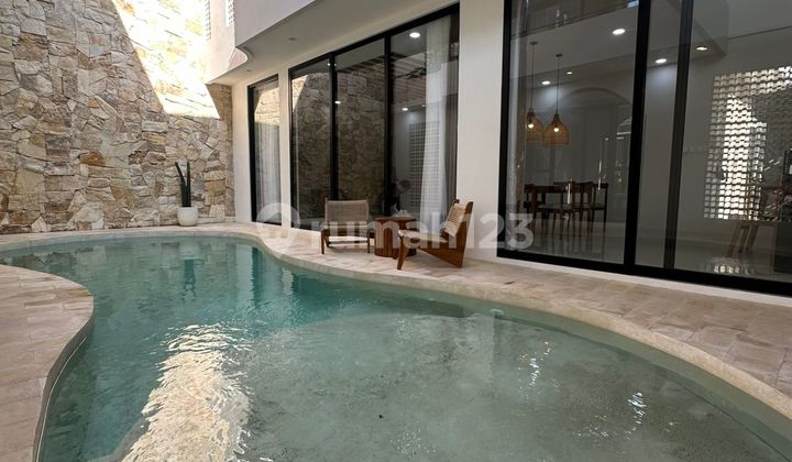 Ready-to-Occupy Villa Unit, Strategic Location Near the Beach and Nuri's.