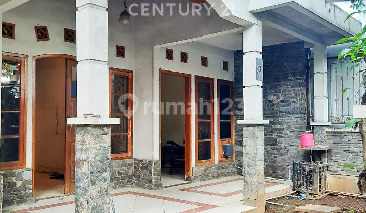 2½ Story House on Main Road Antapani Bandung 2½ Story House on Main Road Antapani Bandung