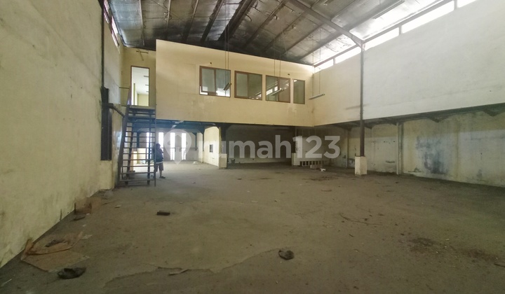 Gudang Siap Pakai Bangunan 2 Lantai - Margahayu Tengah.