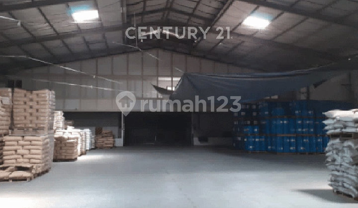 For Sale Spacious Warehouse on Cimareme Industrial Main Road For Sale Spacious Warehouse on Cimareme Industrial Main Road