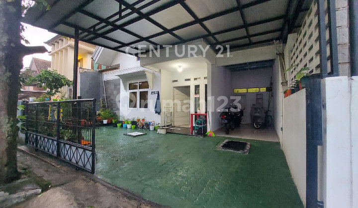 Rumah Dua Lantai Siap Huni Lingkungan Komplek Asri Taman Mutiara