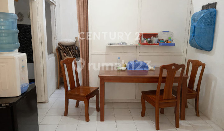 Rumah Tengah Kota, 1,5 Lantai, Ada Rooftop 2