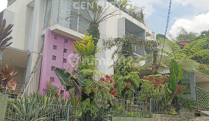 House With Villa Concept in North Bandung Area