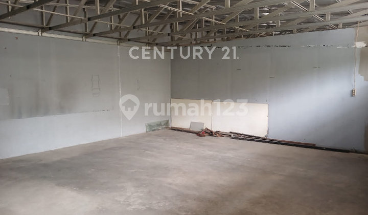 Rumah + Gudang Komplek Taman Holis Indah