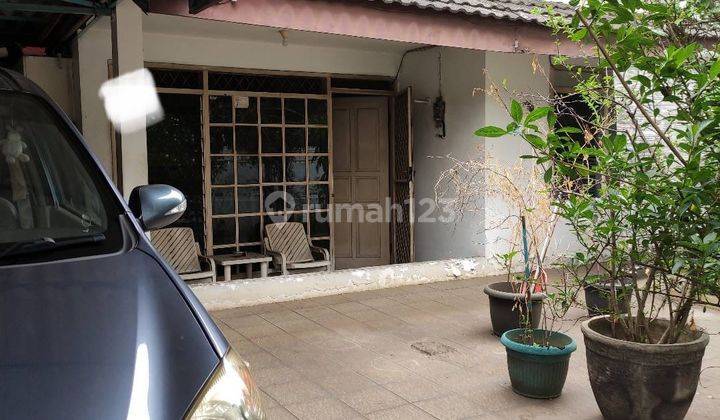 Dijual Rumah Tua, Hitung Jual Tanah Saja di Taman Ratu 2