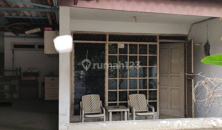 Dijual Rumah Tua, Hitung Jual Tanah Saja di Taman Ratu 1