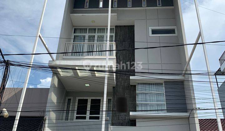 Dijual Rumah 2 Lantai di Taman Ratu 1