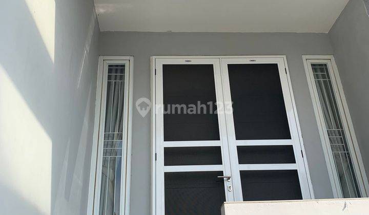 Dijual Rumah 2 Lantai di Taman Ratu 2