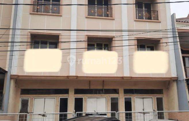 Dijual Ruko Deret Tiga 3,5 Lantai Unfurnished di Taman Surya 1