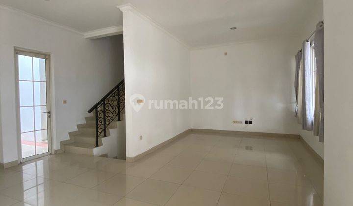 Disewakan Rumah 2 Lantai Semi Furnished | Green Lake City 5