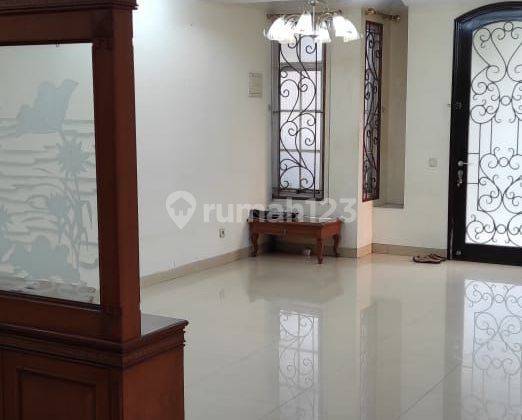 Dijual Rumah 2 Lantai Full Furnished di Karawaci 2