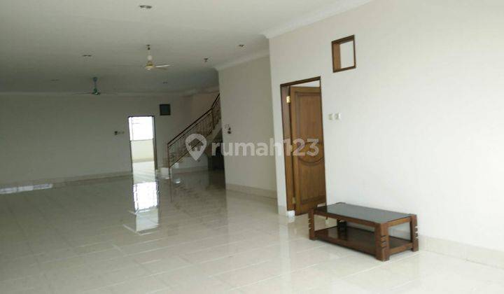 Dijual Rumah Rumah 4,5 Lantai Full Furnished di Kota Jakarta Barat  2