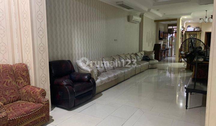 Dijual Rumah Kawasan Élite 2,5 Lantai di Menteng 2