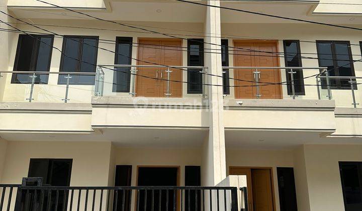 Dijual 2 Unit Rumah Bangunan Baru 3 Lantai, Sudah Renovasi Full di Taman Ratu 1